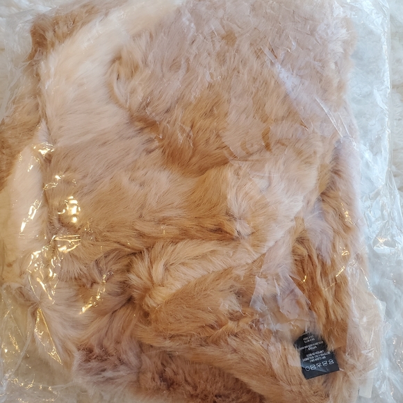 Anthropologie Renata Ombre Faux Fur Cowl Scarf - Picture 6 of 7